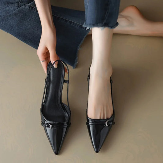 Sandales à bride arrière et bout pointu en cuir verni pour femmes