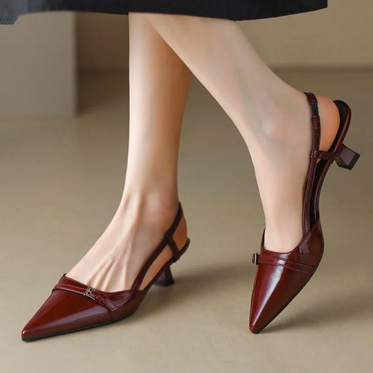 Sandales à bride arrière et bout pointu en cuir verni pour femmes